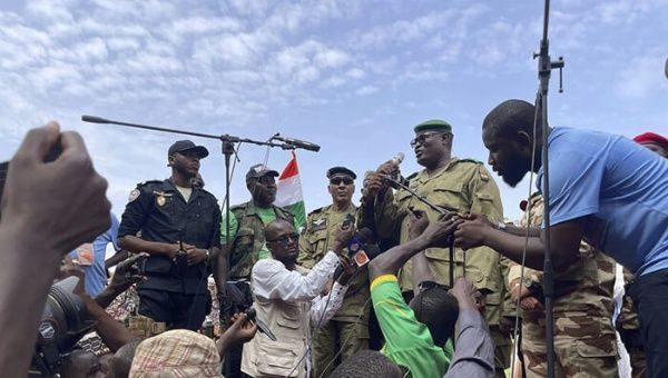 Níger. Líder militar denuncia que CEDEAO prepara un ataque
