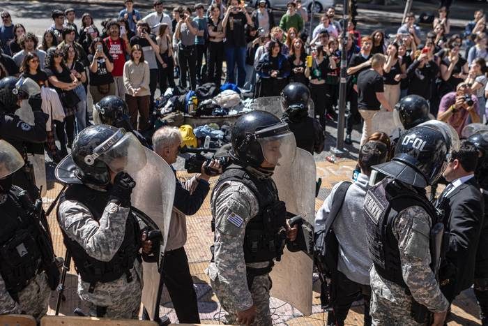 Uruguay, El Gremio Estudiantil del Colegio Zorrilla para este viernes “contra la represión y la violencia policial sufrida” en la ocupación del liceo