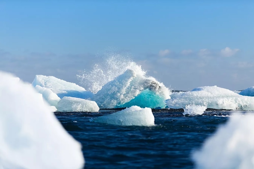 Iceberg más grande del mundo entra en movimiento