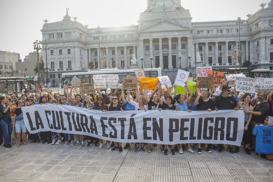 Cultura. Argentina. Autoconvocatoria artística frente al Congreso