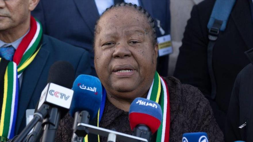 Ministra sudafricana acusa a Israel de intentar “intimidarla”
